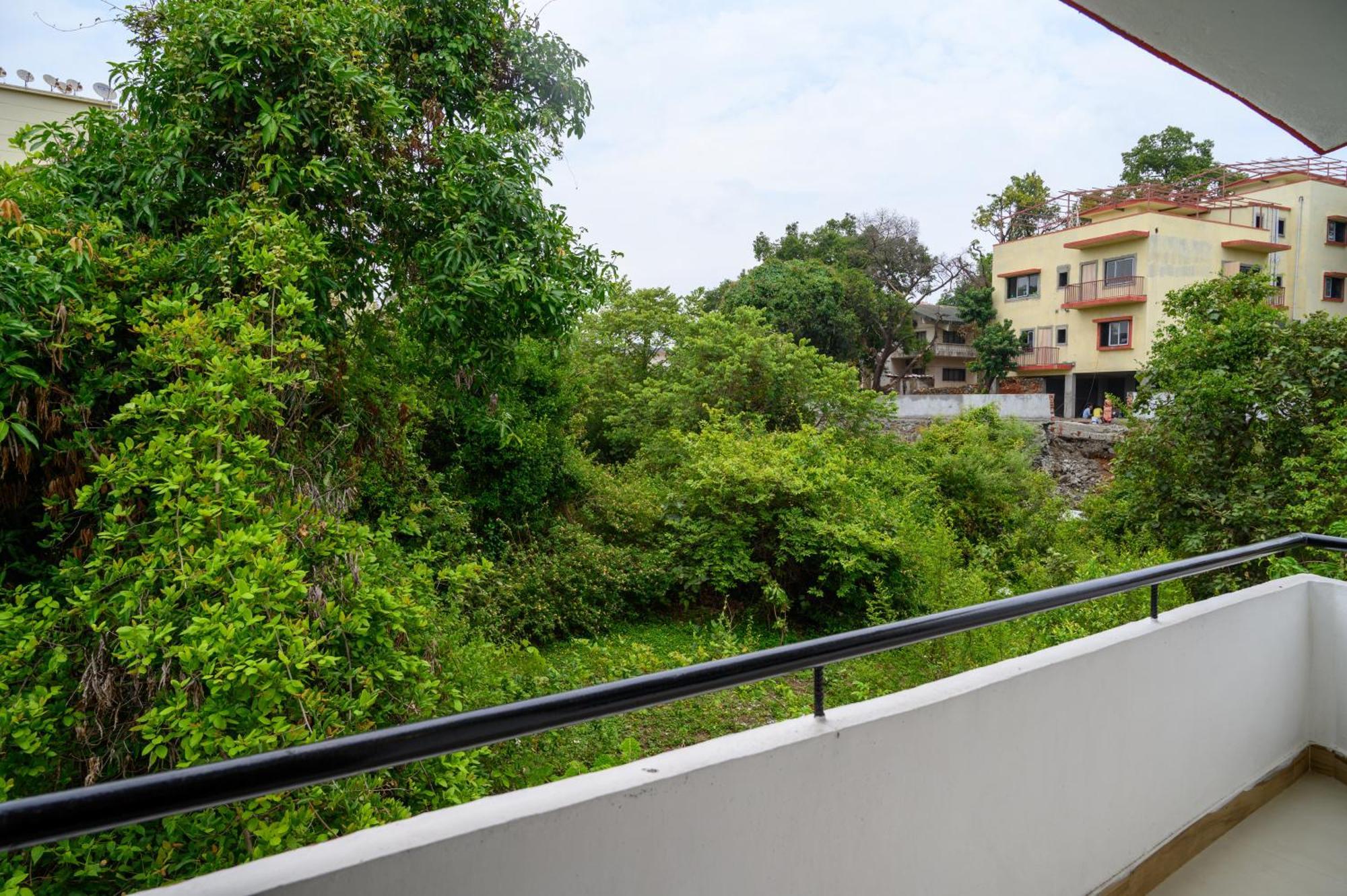 Girivihar Holiday Club - Pure Veg Lonavala Εξωτερικό φωτογραφία