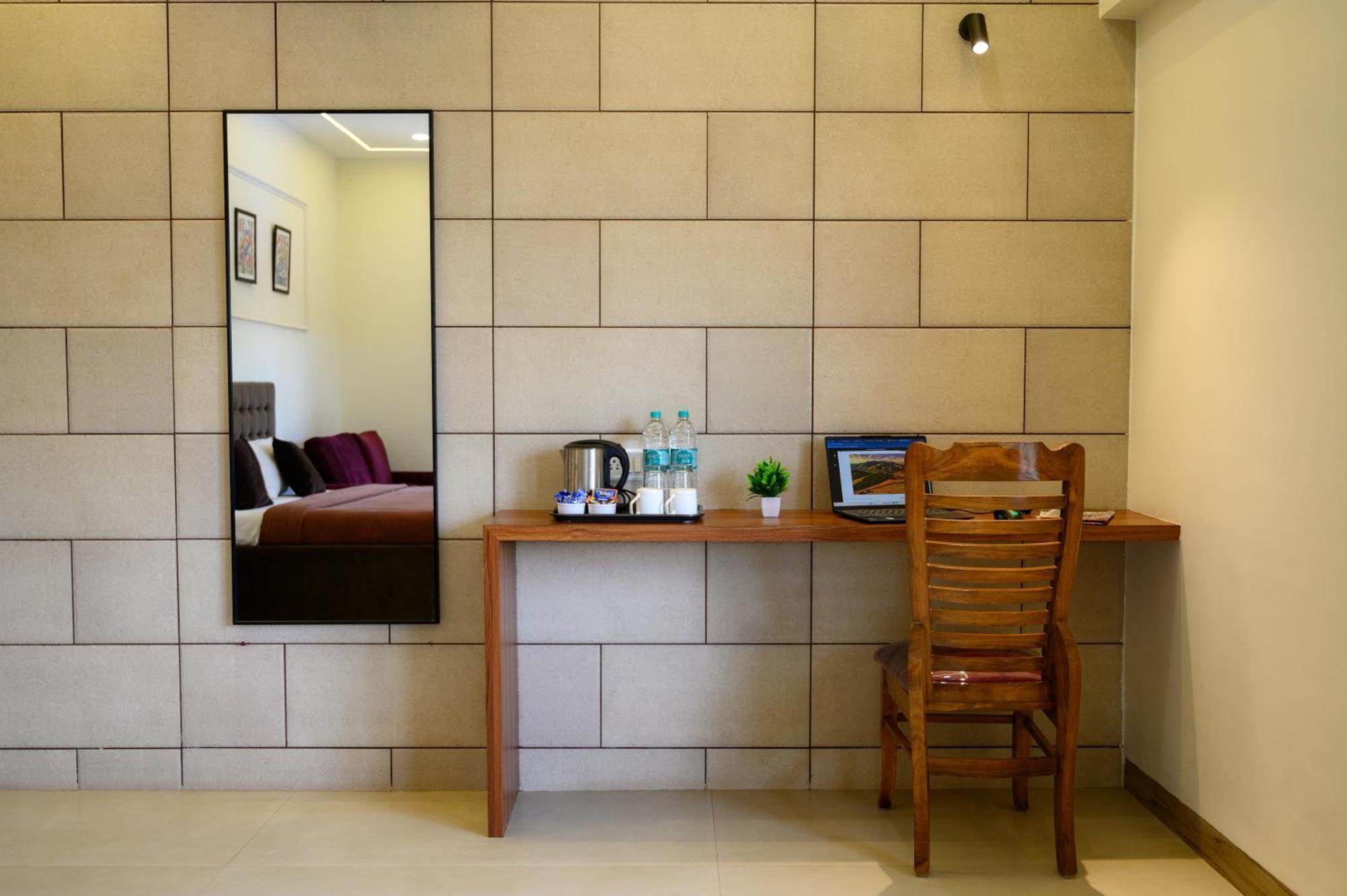 Girivihar Holiday Club - Pure Veg Lonavala Εξωτερικό φωτογραφία