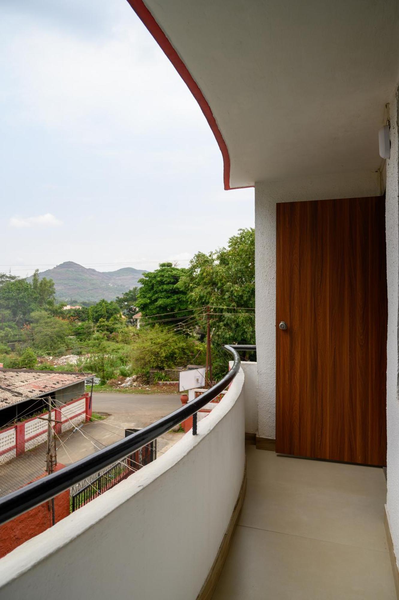 Girivihar Holiday Club - Pure Veg Lonavala Εξωτερικό φωτογραφία