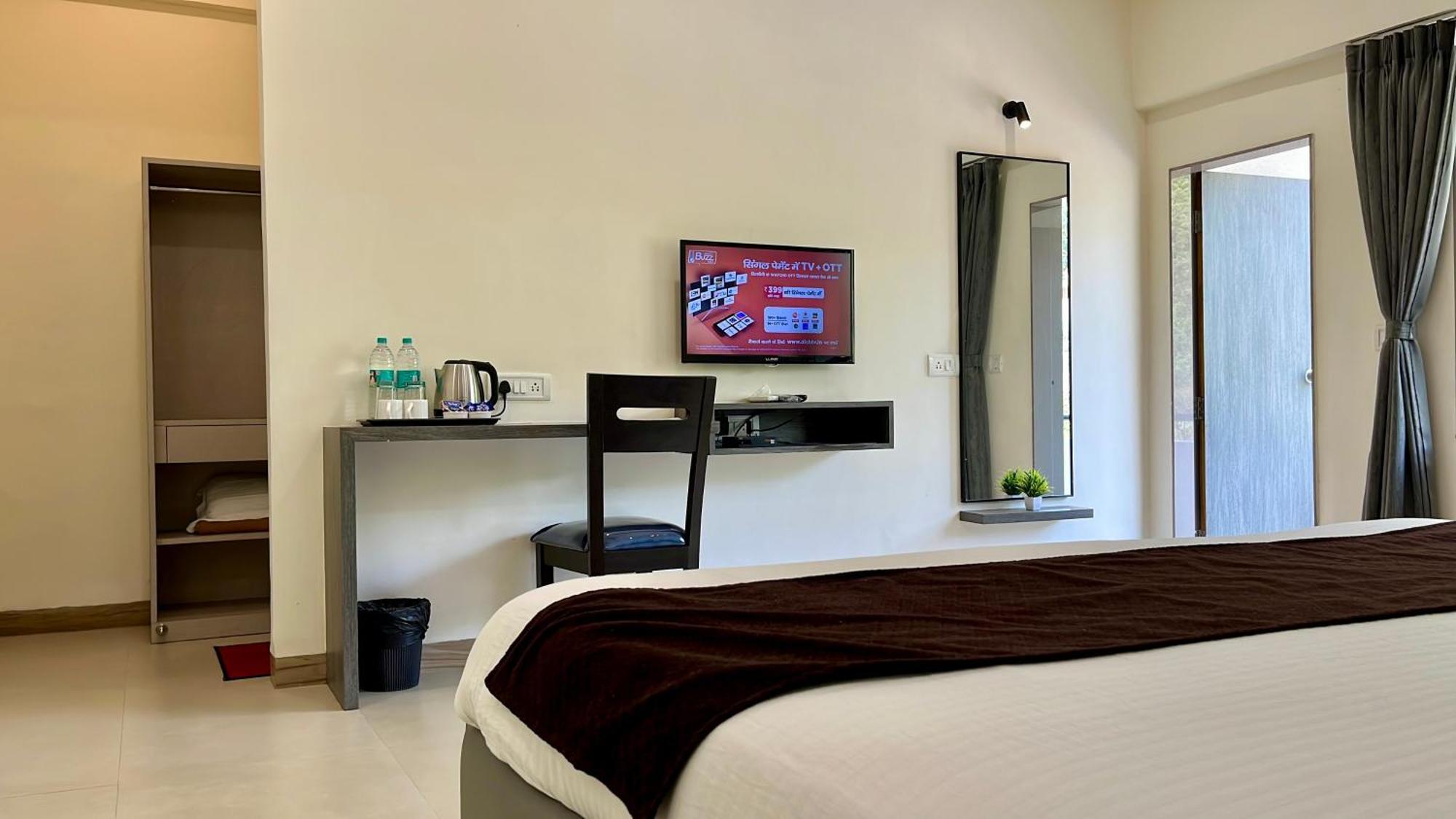 Girivihar Holiday Club - Pure Veg Lonavala Εξωτερικό φωτογραφία